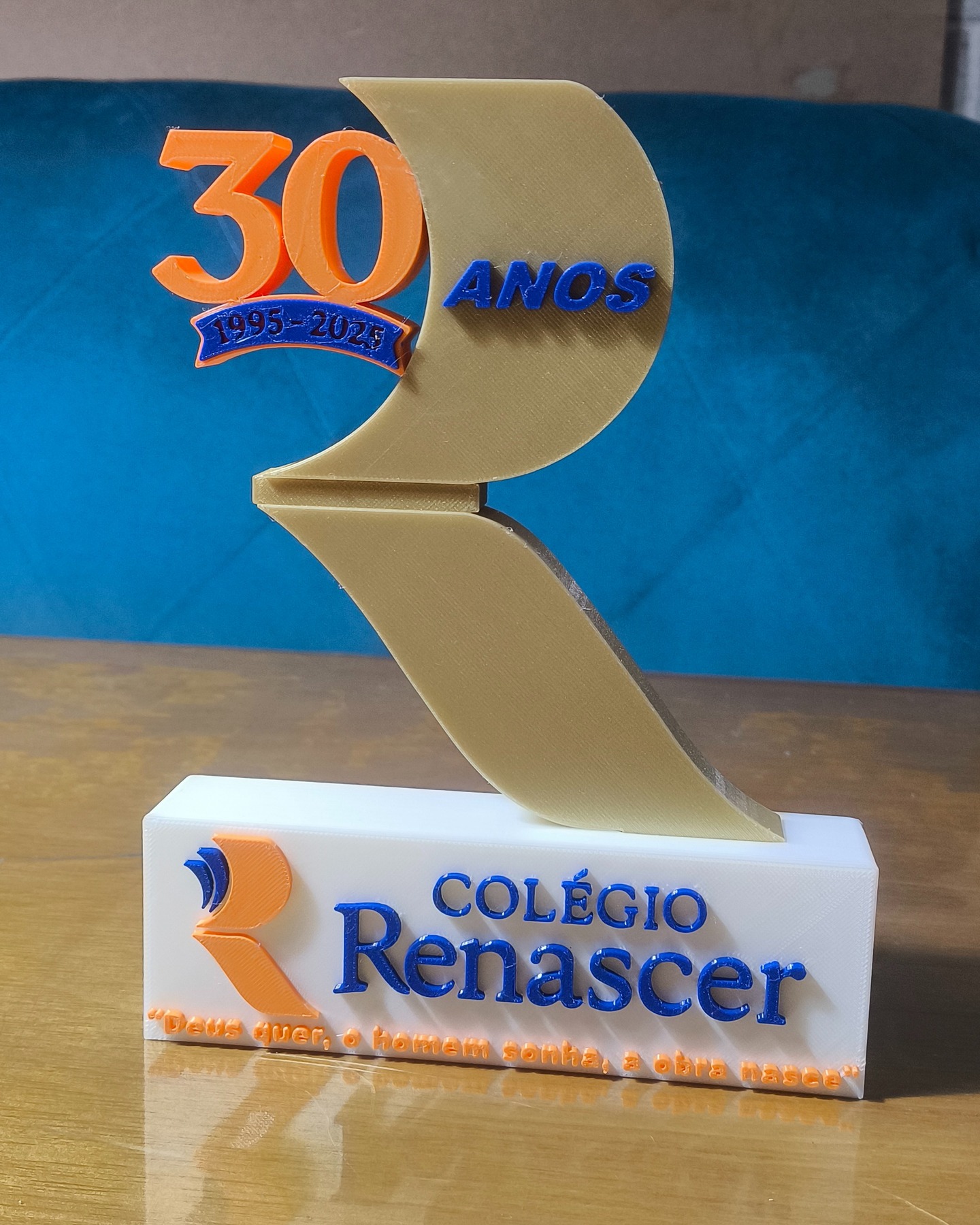 Troféu de 30 anos do Colégio Renascer