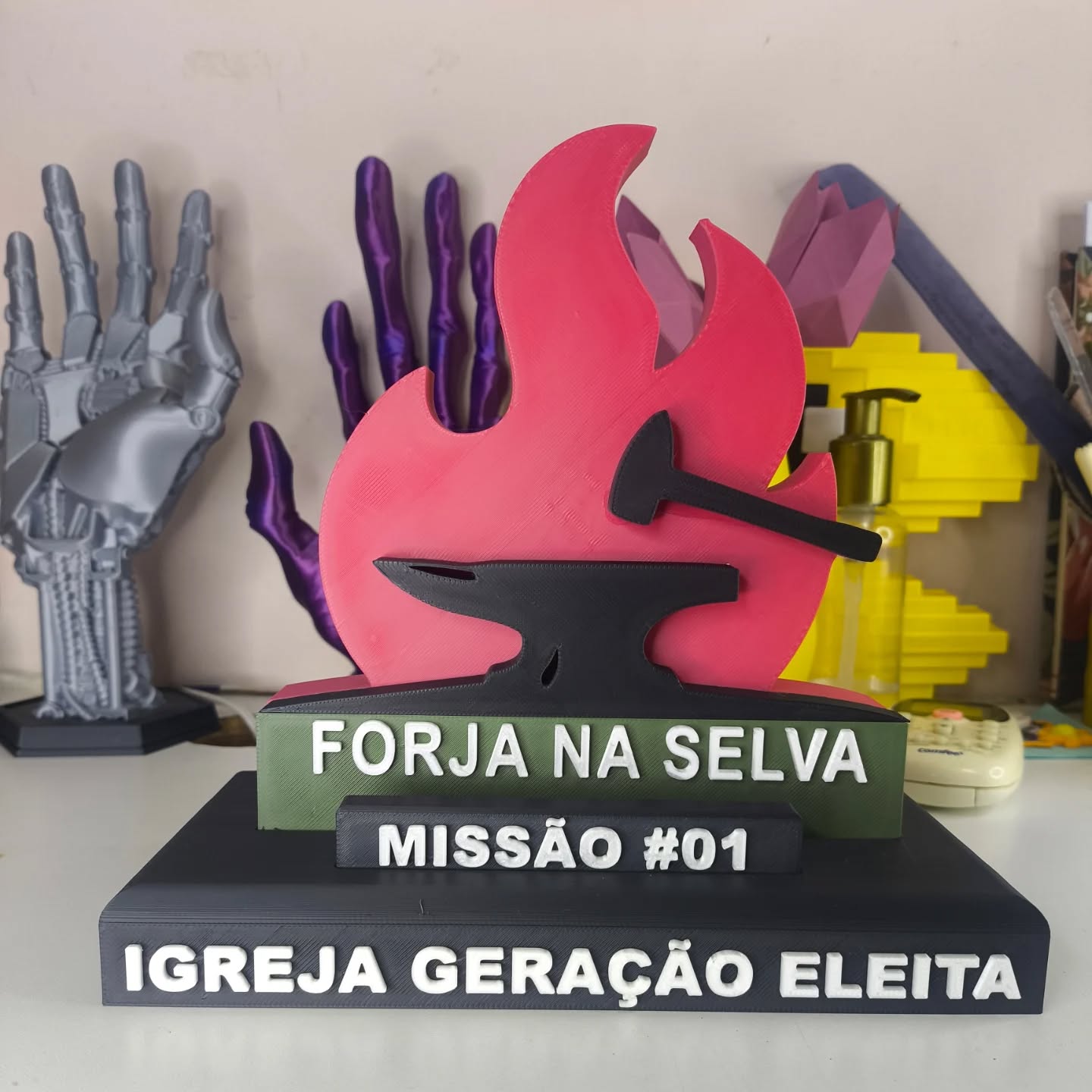 Placa forja na selva para a igreja Geração Eleita.