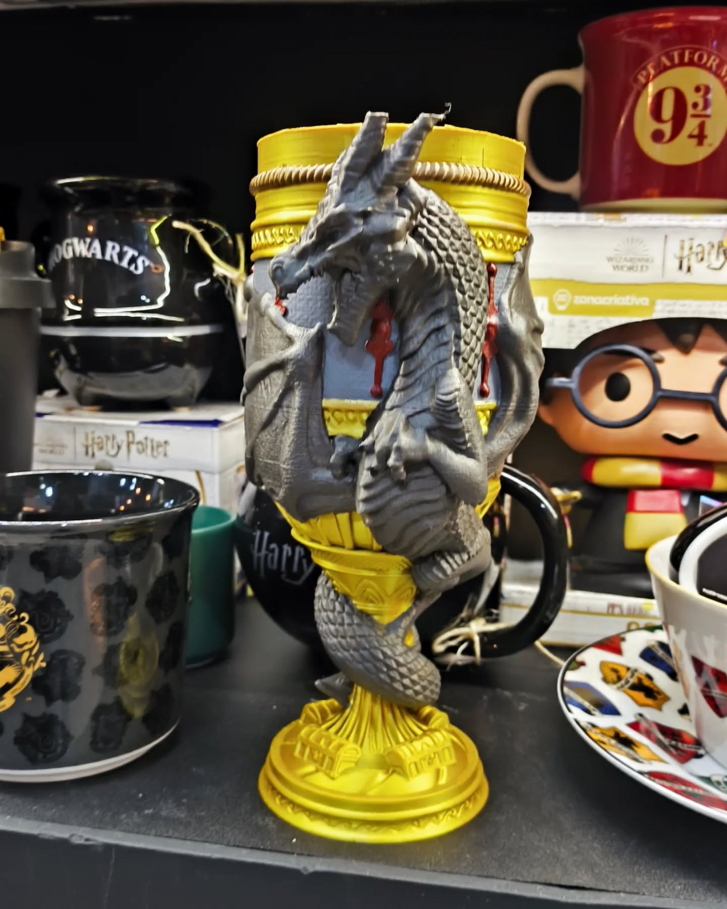 Porta latas dragão.